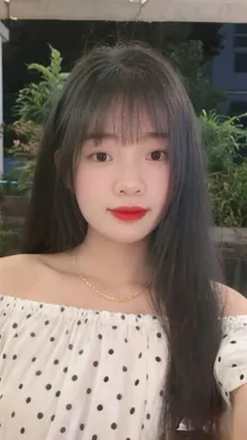 Linnaa from Vietnam, ready to talk to strangers in a random video chat on ChatPig