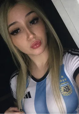 Antonella from Argentina, chatting with strangers on ChatPig, an Omegle alternative