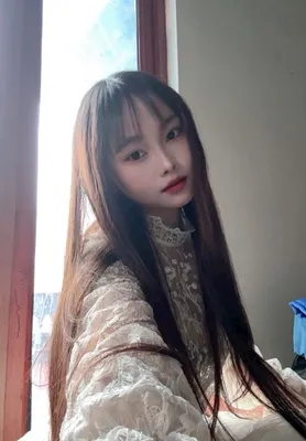 Luna from Vietnam, chatting with strangers on ChatPig, an Omegle alternative