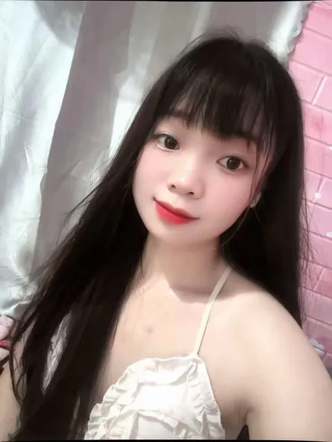 Linnaa on a video call